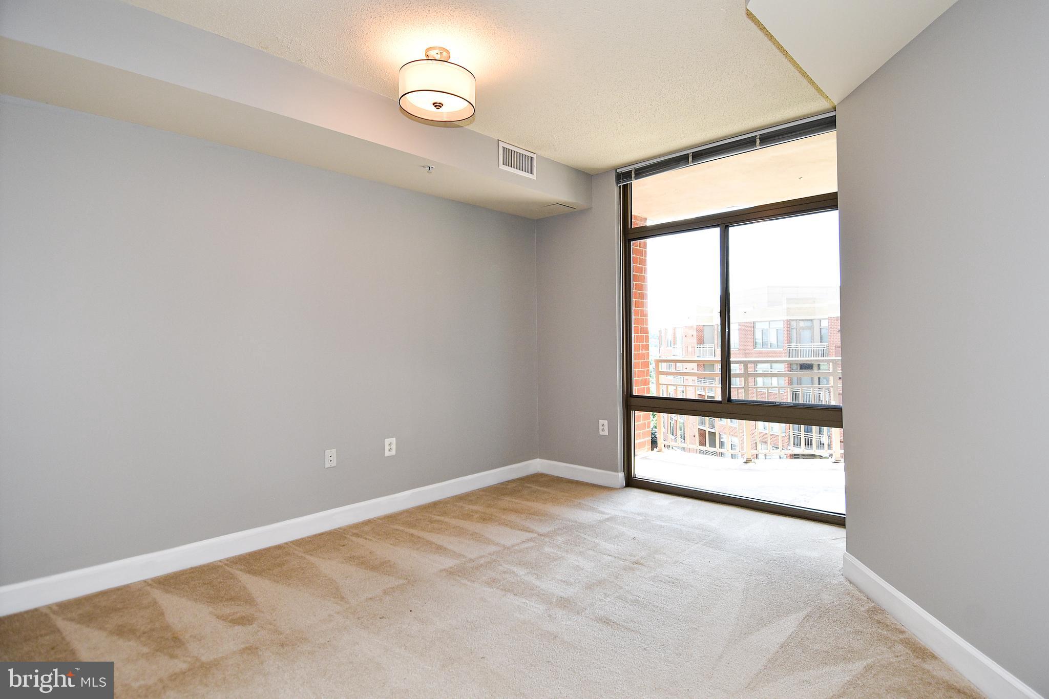 3650 South Glebe Road, Unit 662 Arlington, VA 22202 - Photo 34 of 63 an empty room with windows