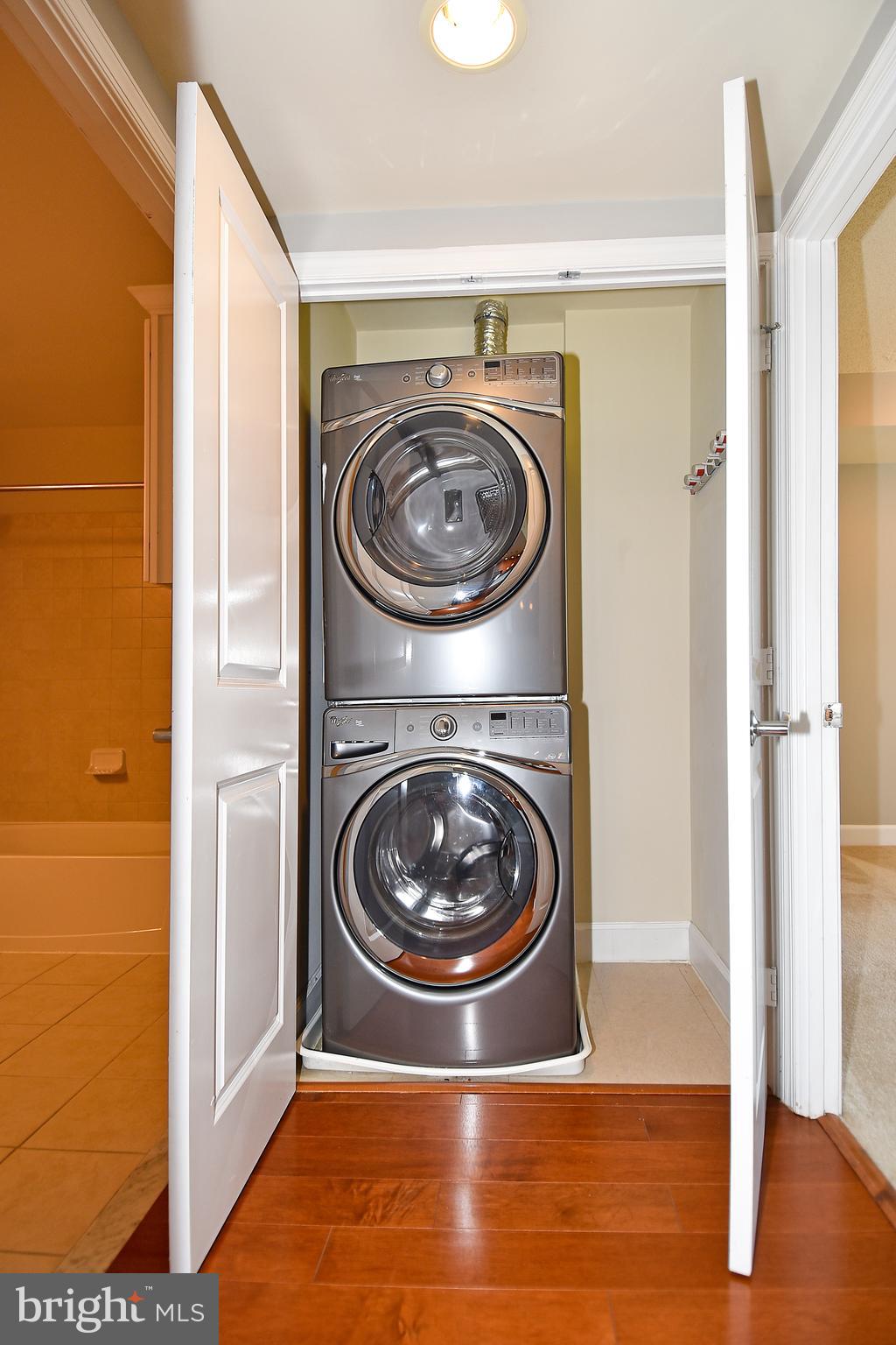 3650 South Glebe Road, Unit 662 Arlington, VA 22202 - Photo 35 of 63 a view of a washer and dryer