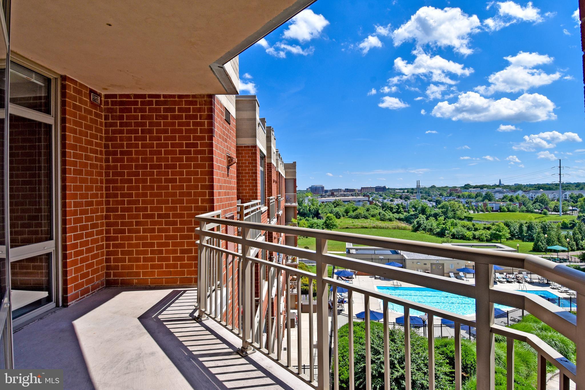 3650 South Glebe Road, Unit 662 Arlington, VA 22202 - Photo 39 of 63 a view of a balcony with city view