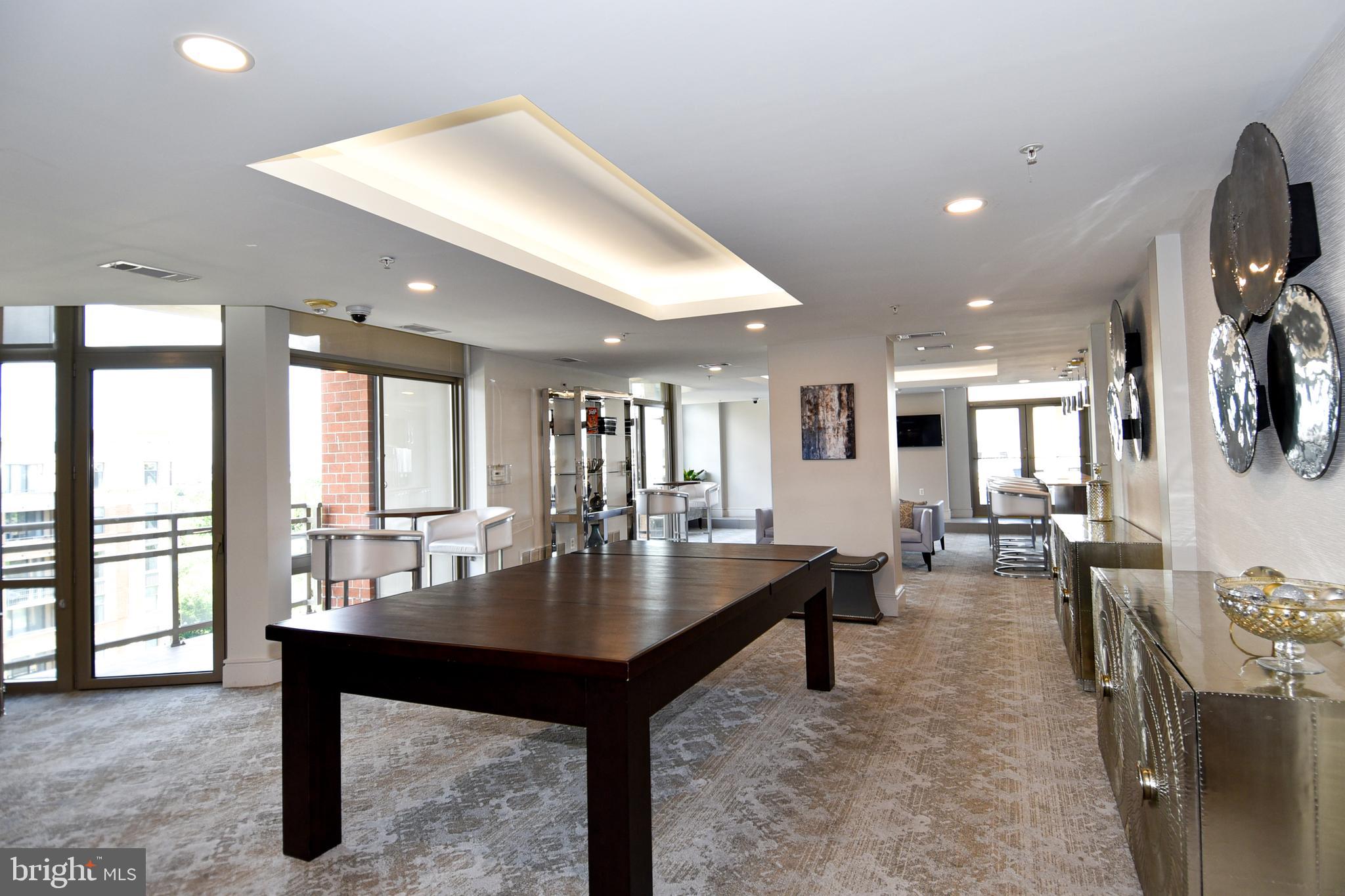 3650 South Glebe Road, Unit 662 Arlington, VA 22202 - Photo 47 of 63 a dining room with wooden floor and windows