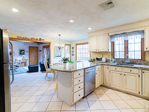 16 Newcastle Road Ashland, MA 01721 - Photo 3 of 26 Gallery Image 3