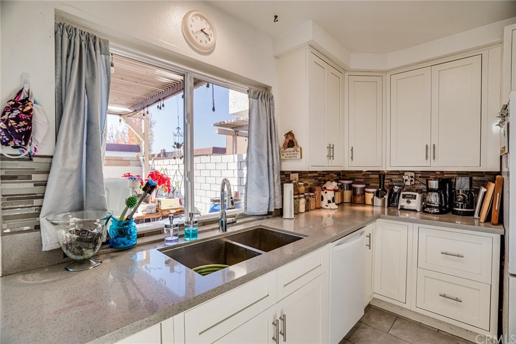 11265 Knott Avenue Cypress, CA 90630 - Photo 17 of 43