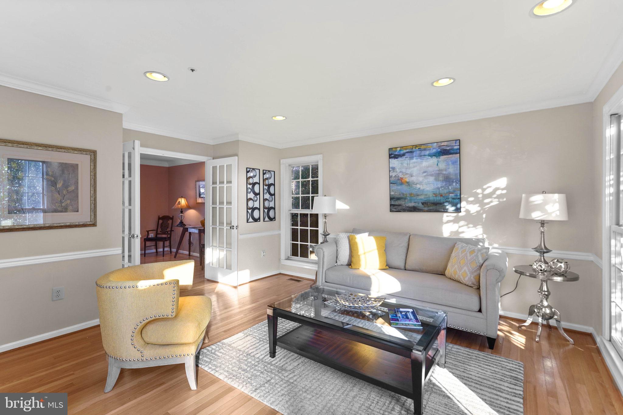 607 Lycoming Street Silver Spring, MD 20901 - Photo 3 of 70 Elegant sundrenched living room