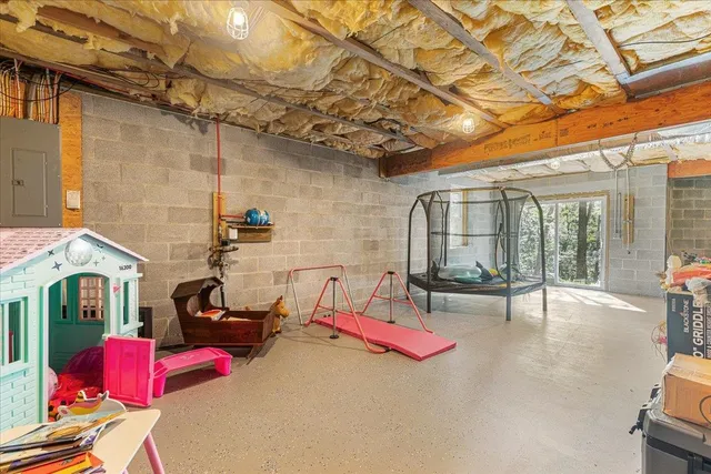 a view of house with yard and garage