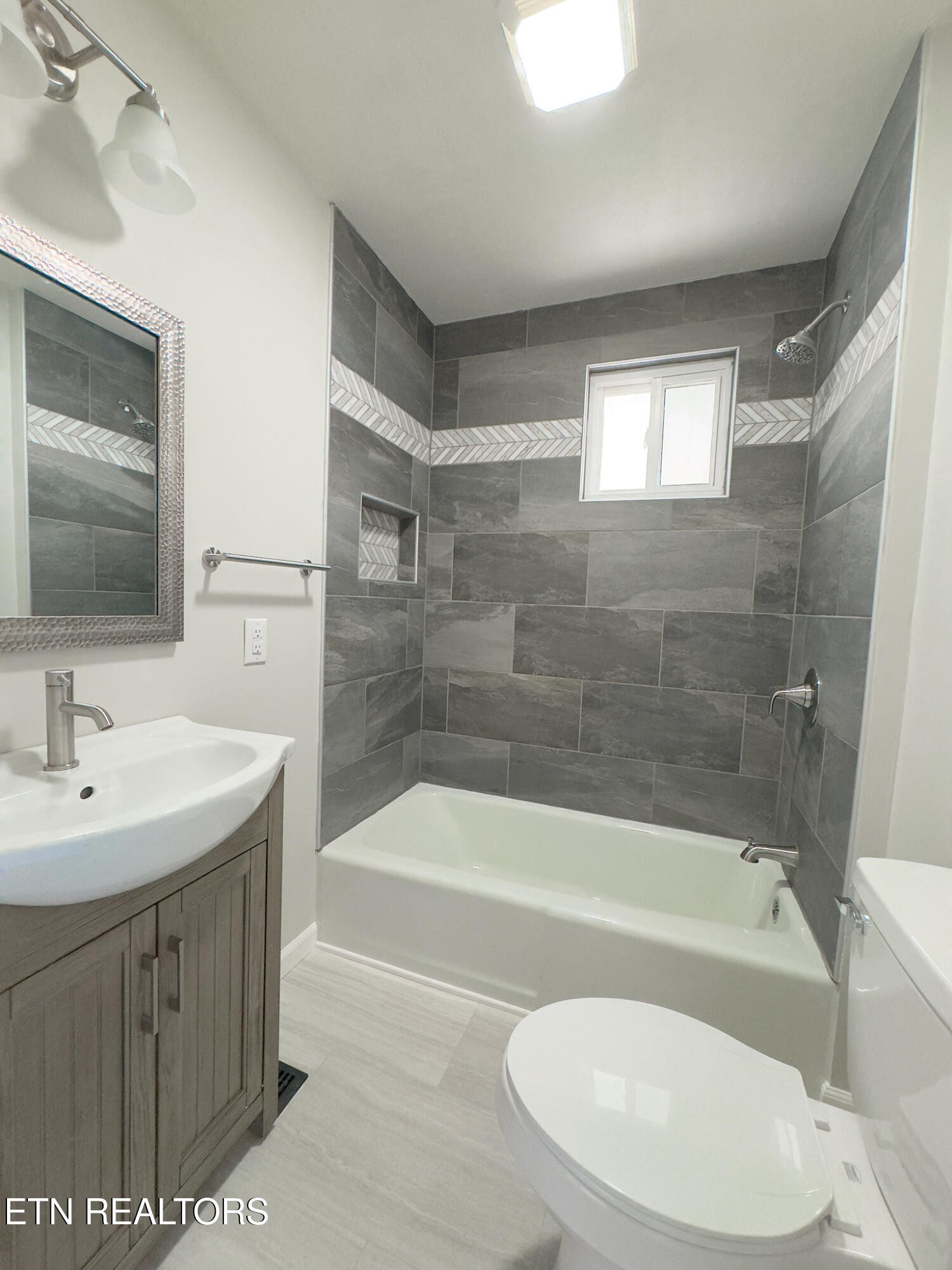 150 Connor Street Jacksboro, TN 37757 - Photo 13 of 22 a bathroom with a sink a toilet and bathtub