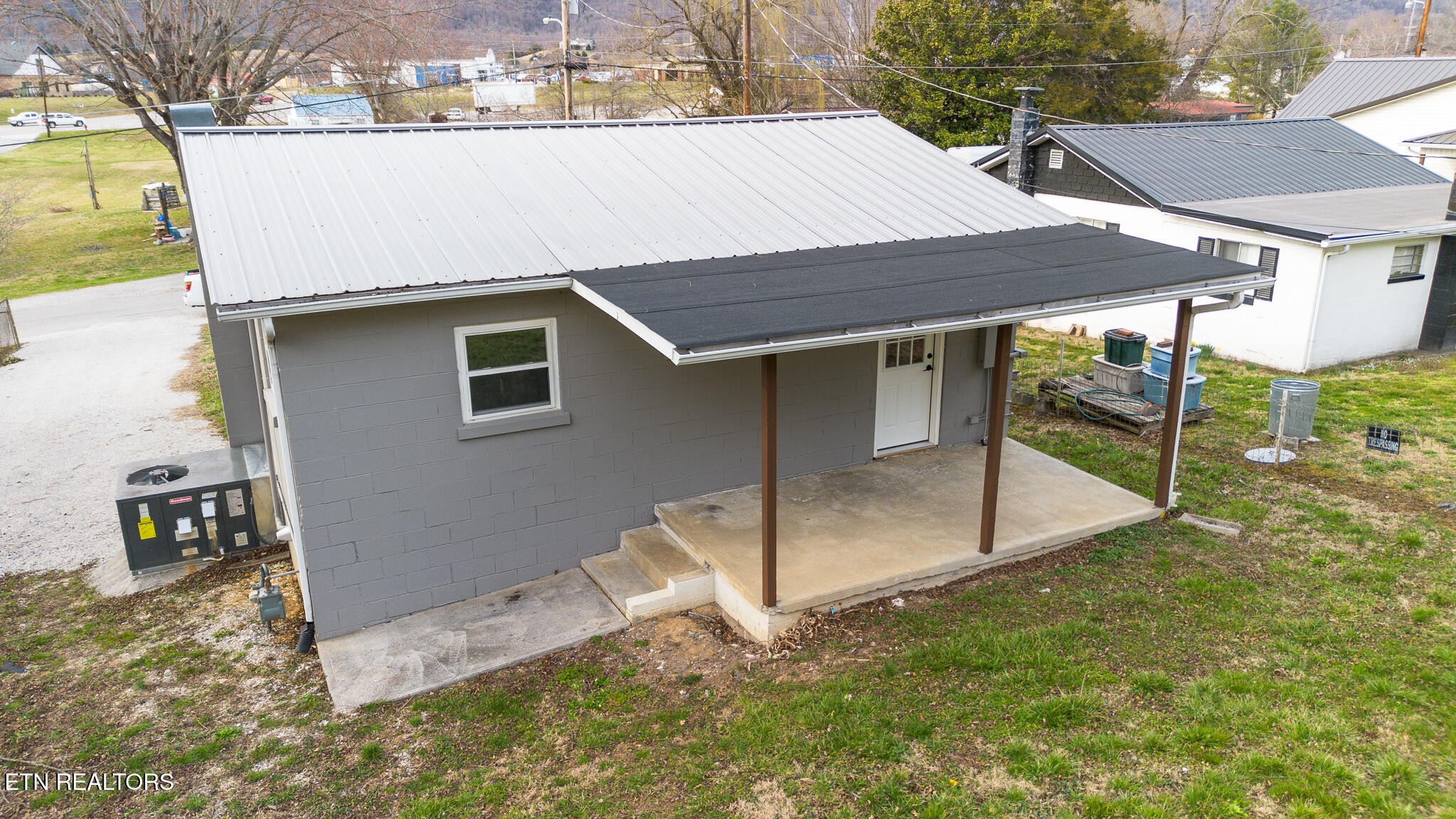 150 Connor Street Jacksboro, TN 37757 - Photo 18 of 22 a aerial view of a house roof deck