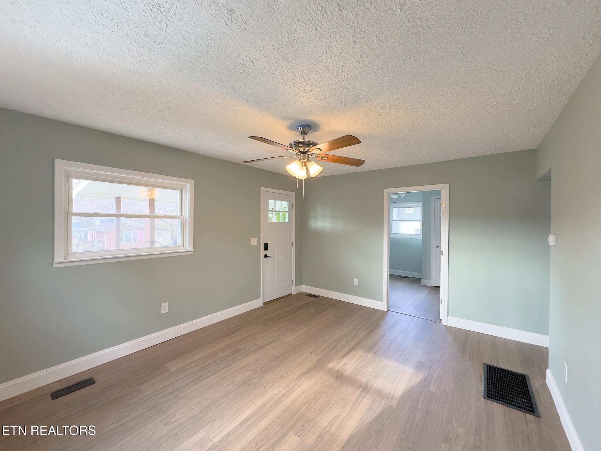 150 Connor Street Jacksboro, TN 37757 - Photo 4 of 22 a view of a livingroom with a ceiling fan and window