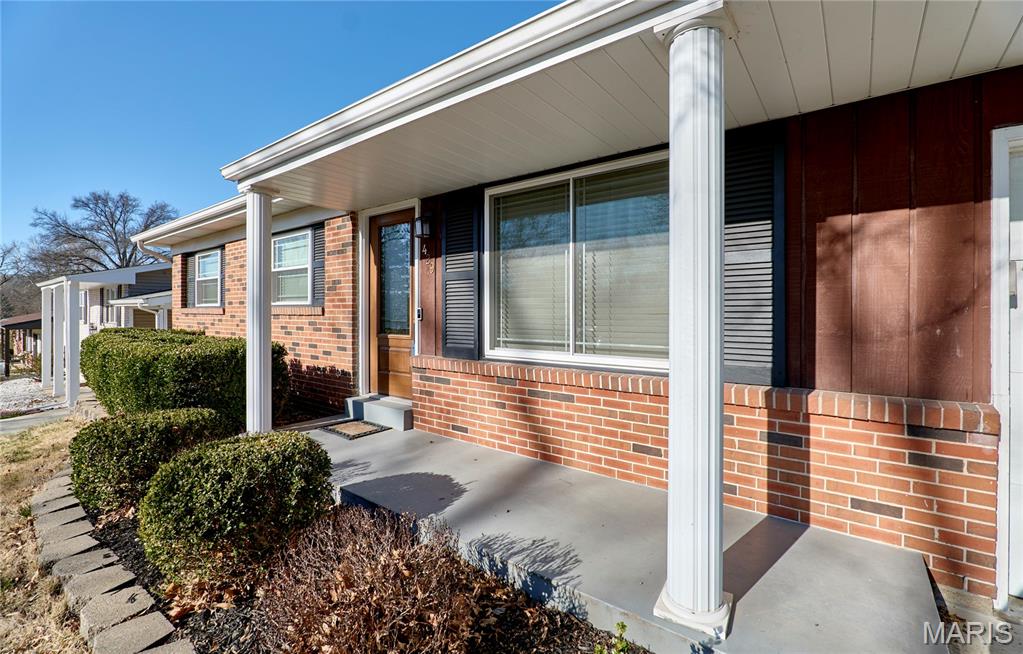 429 Fairview Court Ballwin, MO 63021 - Photo 3 of 28