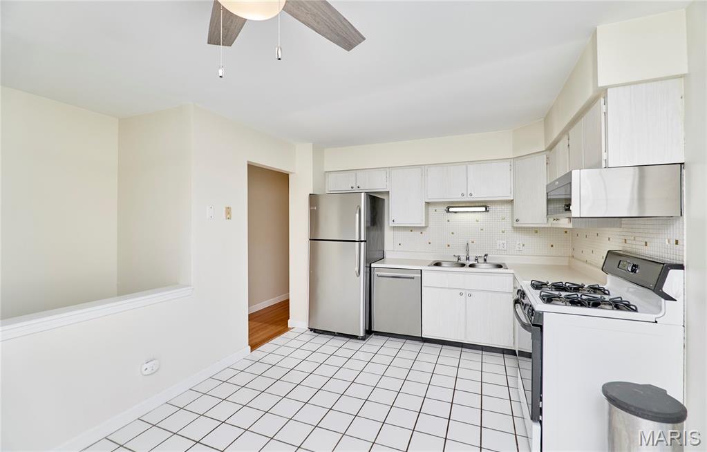 429 Fairview Court Ballwin, MO 63021 - Photo 8 of 28