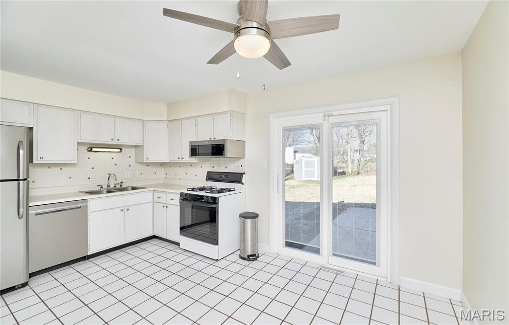 429 Fairview Court Ballwin, MO 63021 - Photo 9 of 28