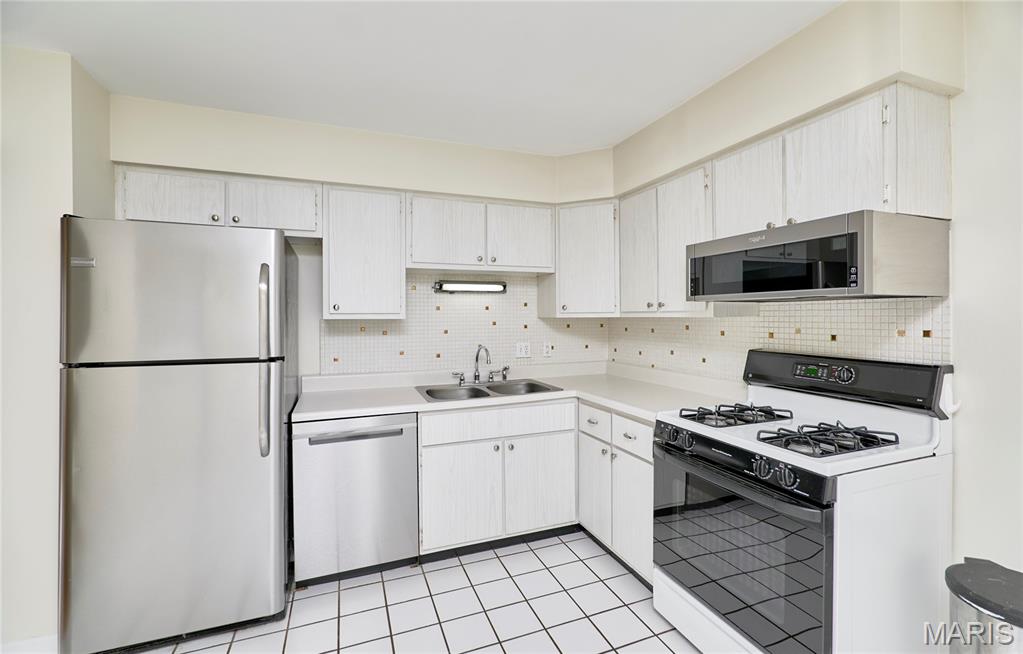 429 Fairview Court Ballwin, MO 63021 - Photo 10 of 28