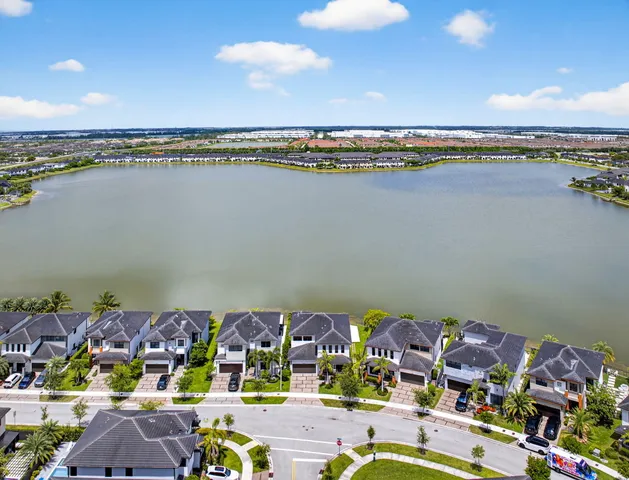 $1,450,000 | 15800 Northwest 88th Avenue, Miami Lakes, FL 33018