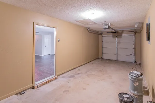 a view of yard with tree