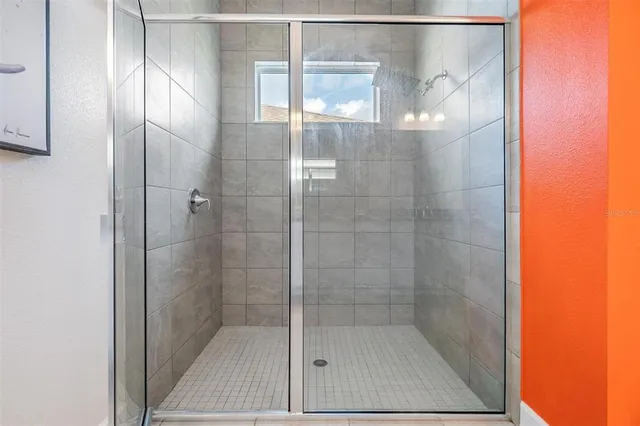 a view of a house with backyard and garden