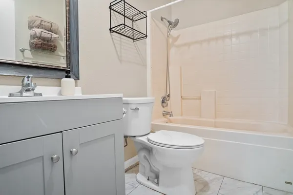 $1,800 | 3030 Twin Creek Drive, Corpus Christi, TX 78414
