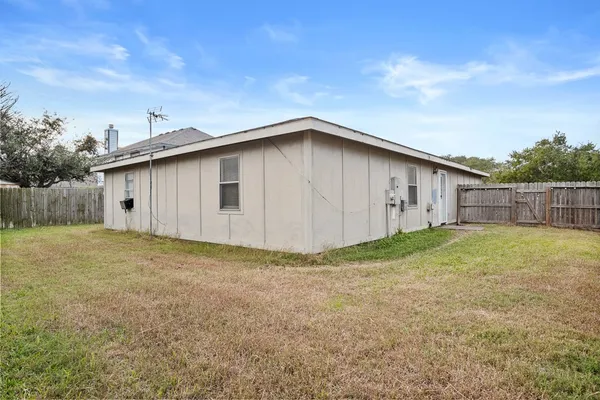 $1,800 | 3030 Twin Creek Drive, Corpus Christi, TX 78414