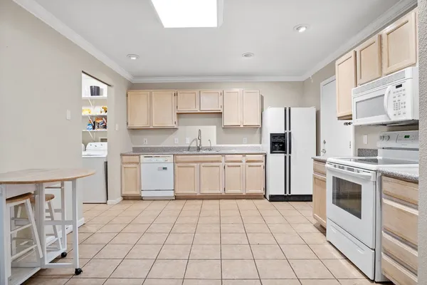 $1,800 | 3030 Twin Creek Drive, Corpus Christi, TX 78414