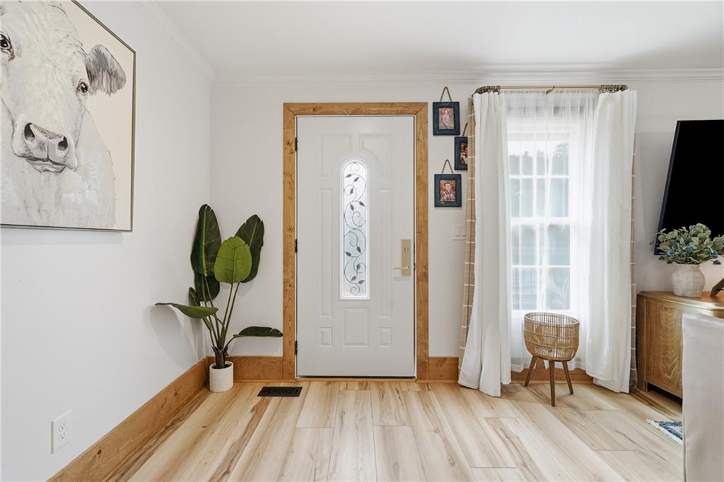 34 Bodie Road Talking Rock, GA 30175 - Photo 19 of 49 a view of a livingroom with wooden floor and a chair