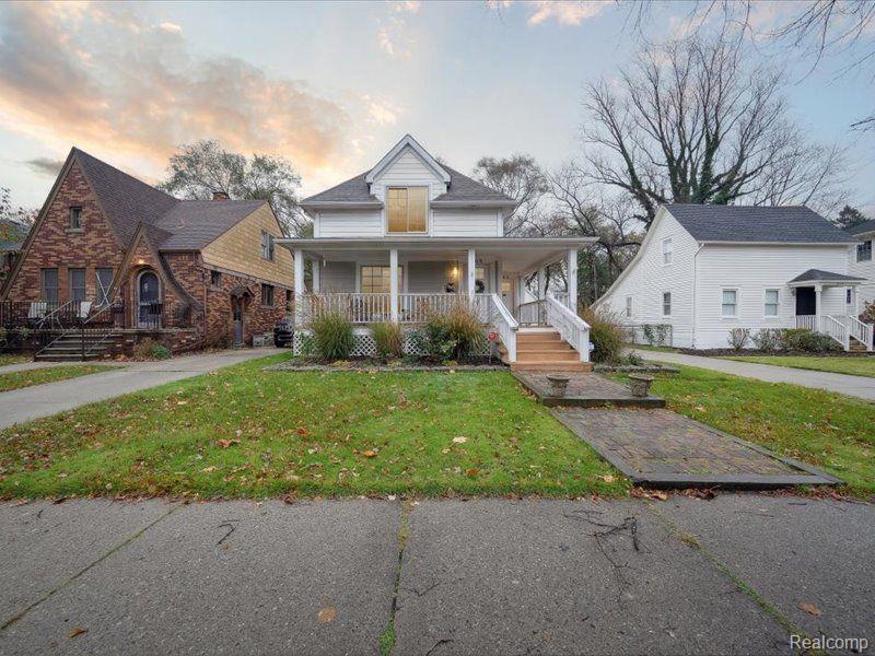 866 Rivard Boulevard Grosse Pointe, MI 48230 - Photo 1 of 53
