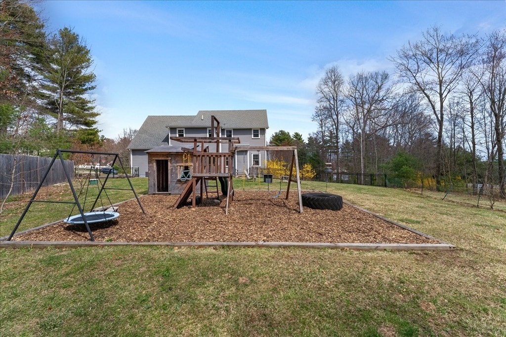 50 Quabbin Path Sutton, MA 01590 - Photo 38 of 42 a view of a entertaining space