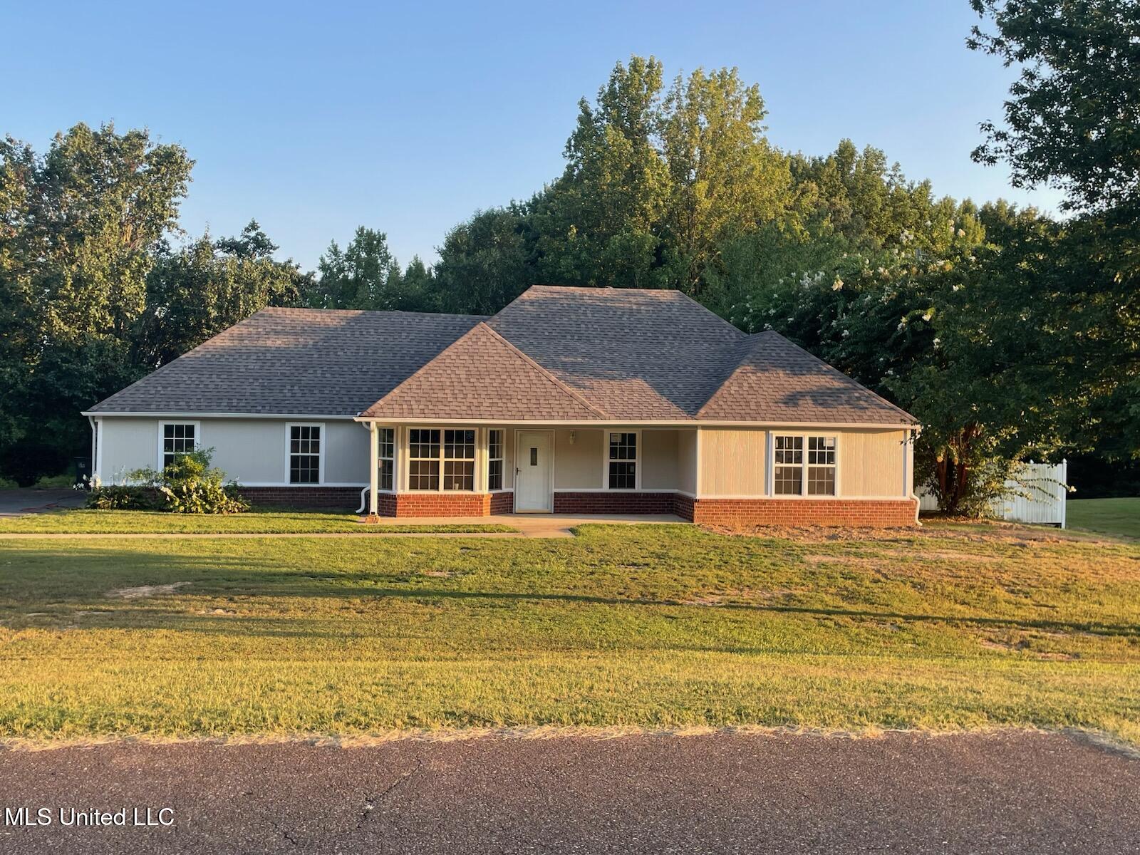 207 Aaron Road Sarah, MS 38665 - Photo 1 of 1 Front