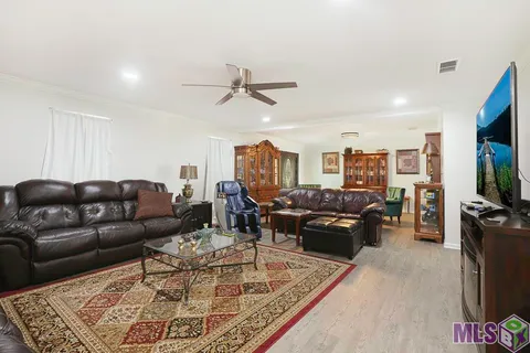 $430,000 | 42189 Highway 621, Gonzales, LA 70737