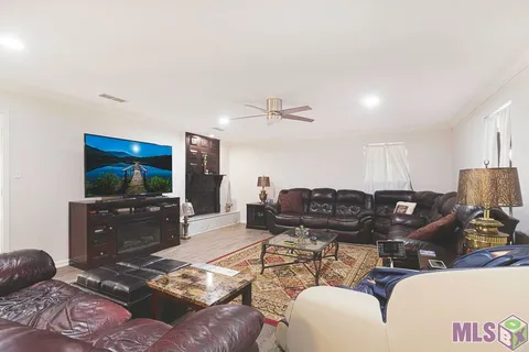 $430,000 | 42189 Highway 621, Gonzales, LA 70737