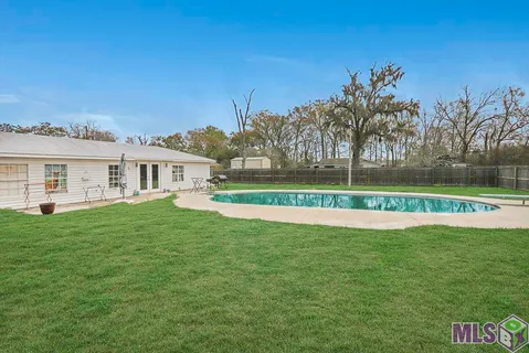 $430,000 | 42189 Highway 621, Gonzales, LA 70737