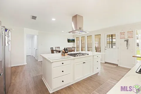 $430,000 | 42189 Highway 621, Gonzales, LA 70737