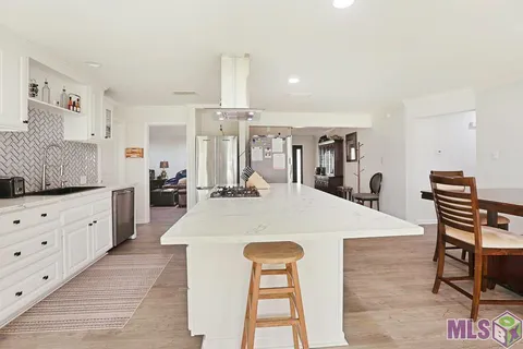 $430,000 | 42189 Highway 621, Gonzales, LA 70737