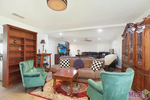 $430,000 | 42189 Highway 621, Gonzales, LA 70737