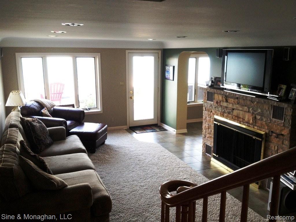 1265 North River Road St. Clair, MI 48079 - Photo 4 of 20 living room