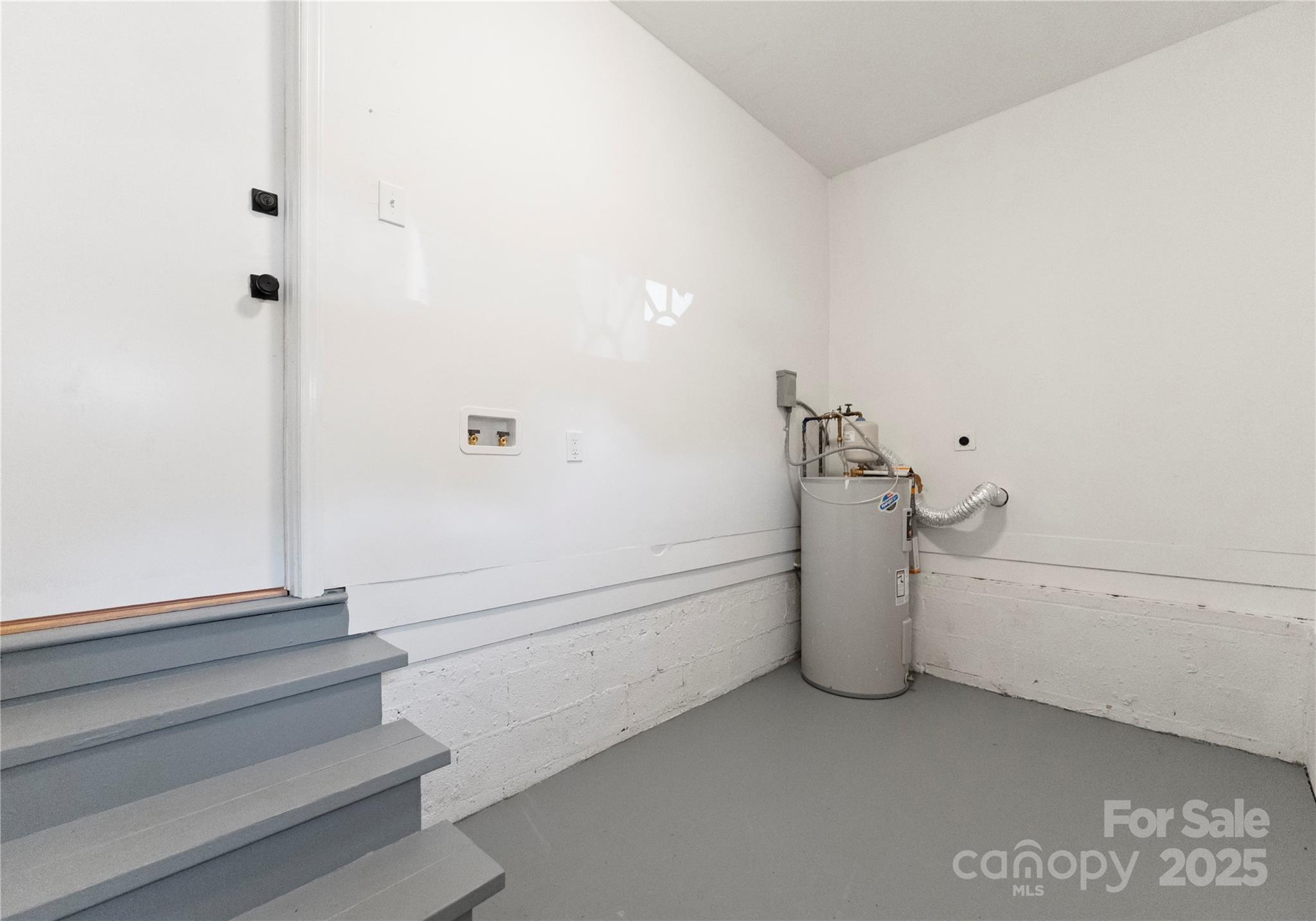 6101 Powder Horn Road Charlotte, NC 28212 - Photo 16 of 27 a view of entryway