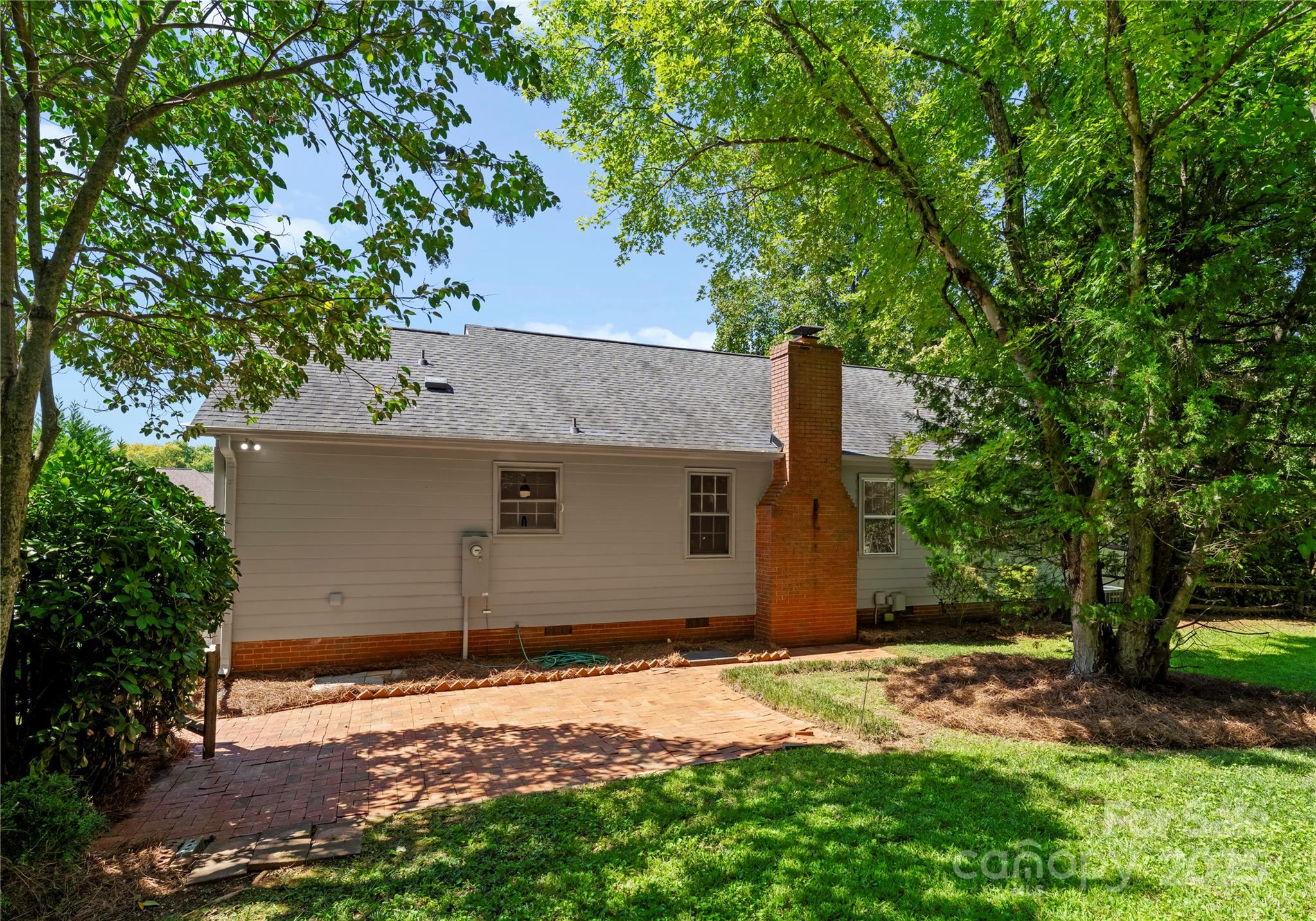6101 Powder Horn Road Charlotte, NC 28212 - Photo 19 of 27 front view of a house with a yard