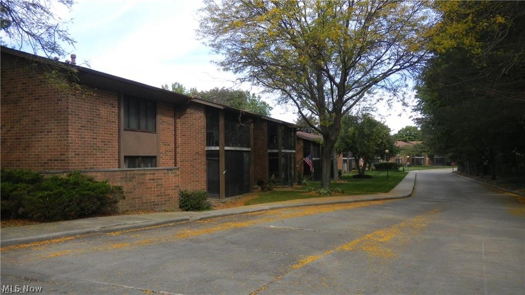 22956 Mastick Road, Unit 104 Cleveland, OH 44126 - Photo 3 of 30