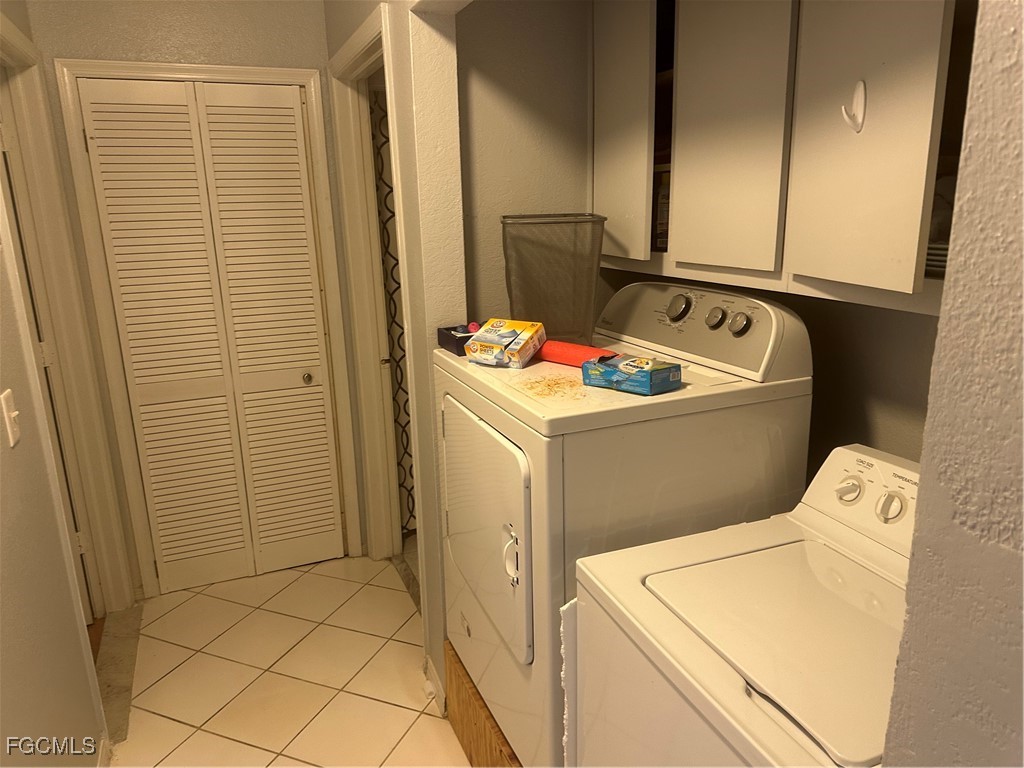 950 Moody Road, Unit 110 North Fort Myers, FL 33903 - Photo 14 of 32 a utility room with dryer and washer