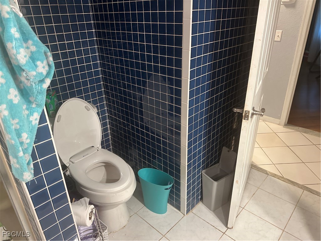 950 Moody Road, Unit 110 North Fort Myers, FL 33903 - Photo 20 of 32 a bathroom with a toilet and a sink