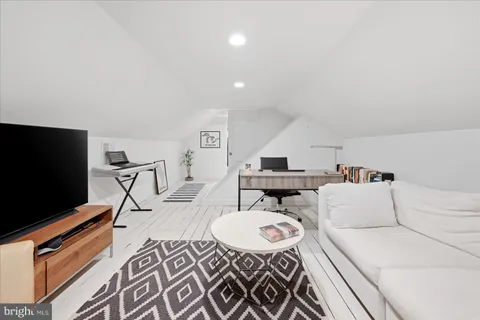 $2,100,000 | 710 Live Oak Drive, McLean, VA 22101