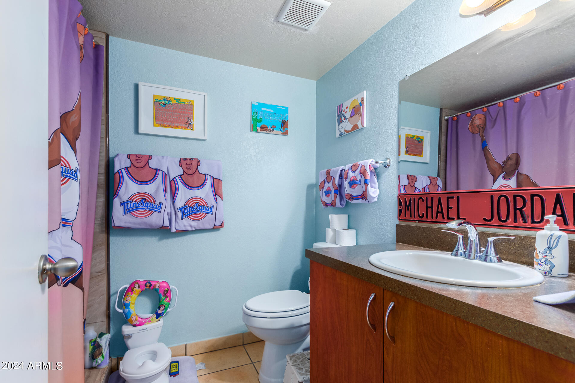 3422 North 12th Place Phoenix, AZ 85014 - Photo 46 of 49 a bathroom with a sink a vanity and a toilet