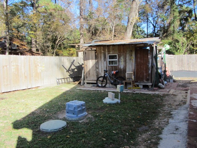 93 Deerfield Road Huntsville, TX 77340 - Photo 20 of 24 Storage shed