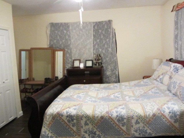 93 Deerfield Road Huntsville, TX 77340 - Photo 2 of 24 Primary bedroom