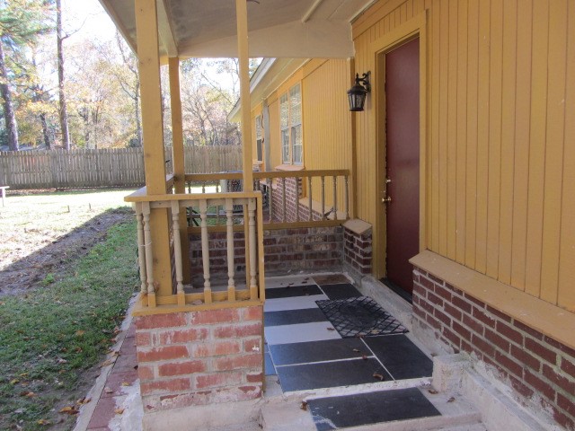 93 Deerfield Road Huntsville, TX 77340 - Photo 22 of 24 Small porch off utility room