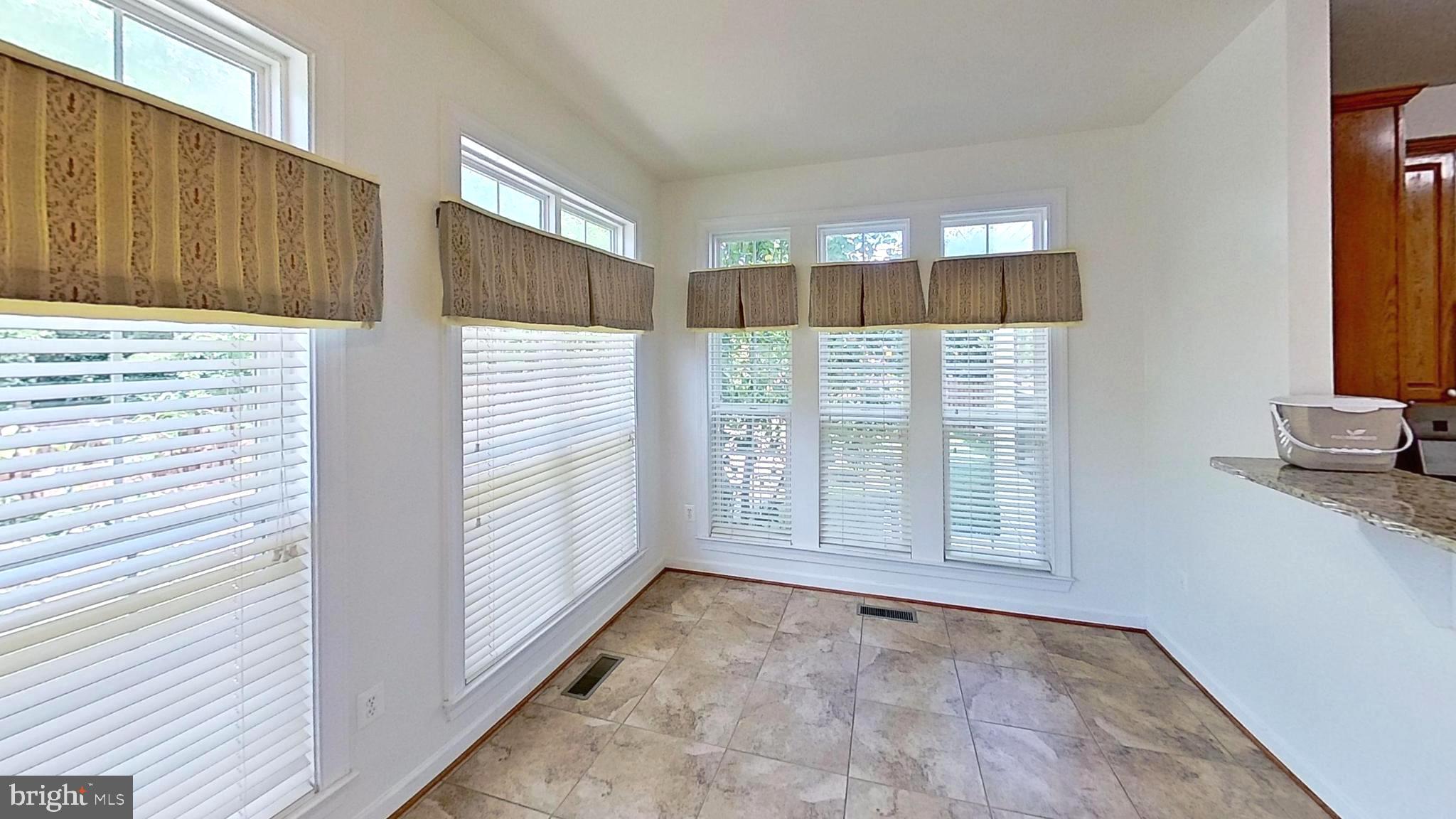 601 Accoton Drive Accokeek, MD 20607 - Photo 37 of 82 Breakfast Atrium