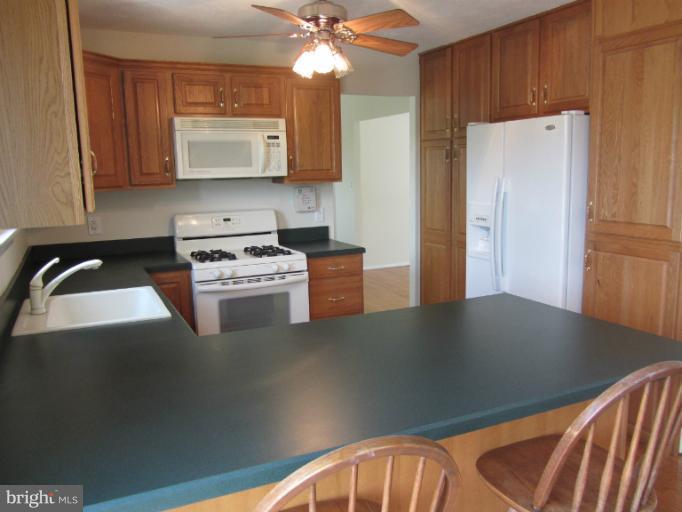 1521 National Road Rosedale, MD 21237 - Photo 24 of 30 Kitchen with Breakfast Bar