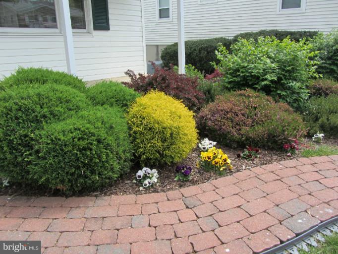 1521 National Road Rosedale, MD 21237 - Photo 4 of 30 Brick Walkway & Landscaping
