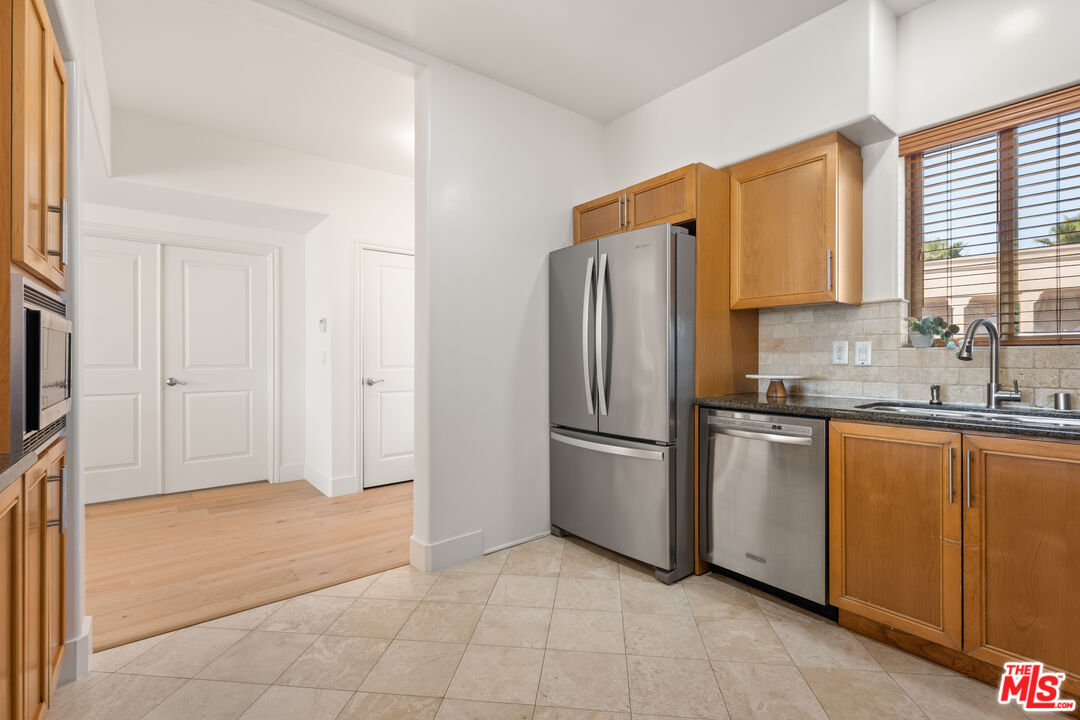 8238 West Manchester Avenue, Unit 405 Playa del Rey, CA 90293 - Photo 8 of 20