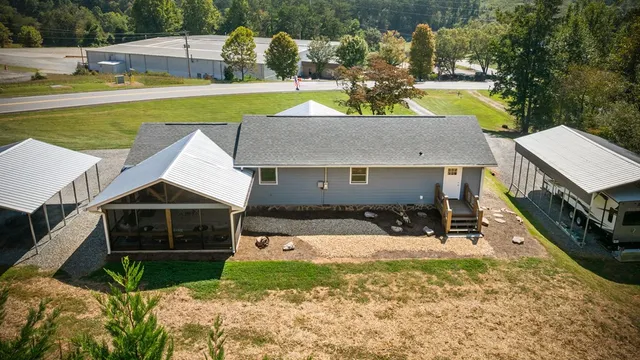 a view of a house with a yard