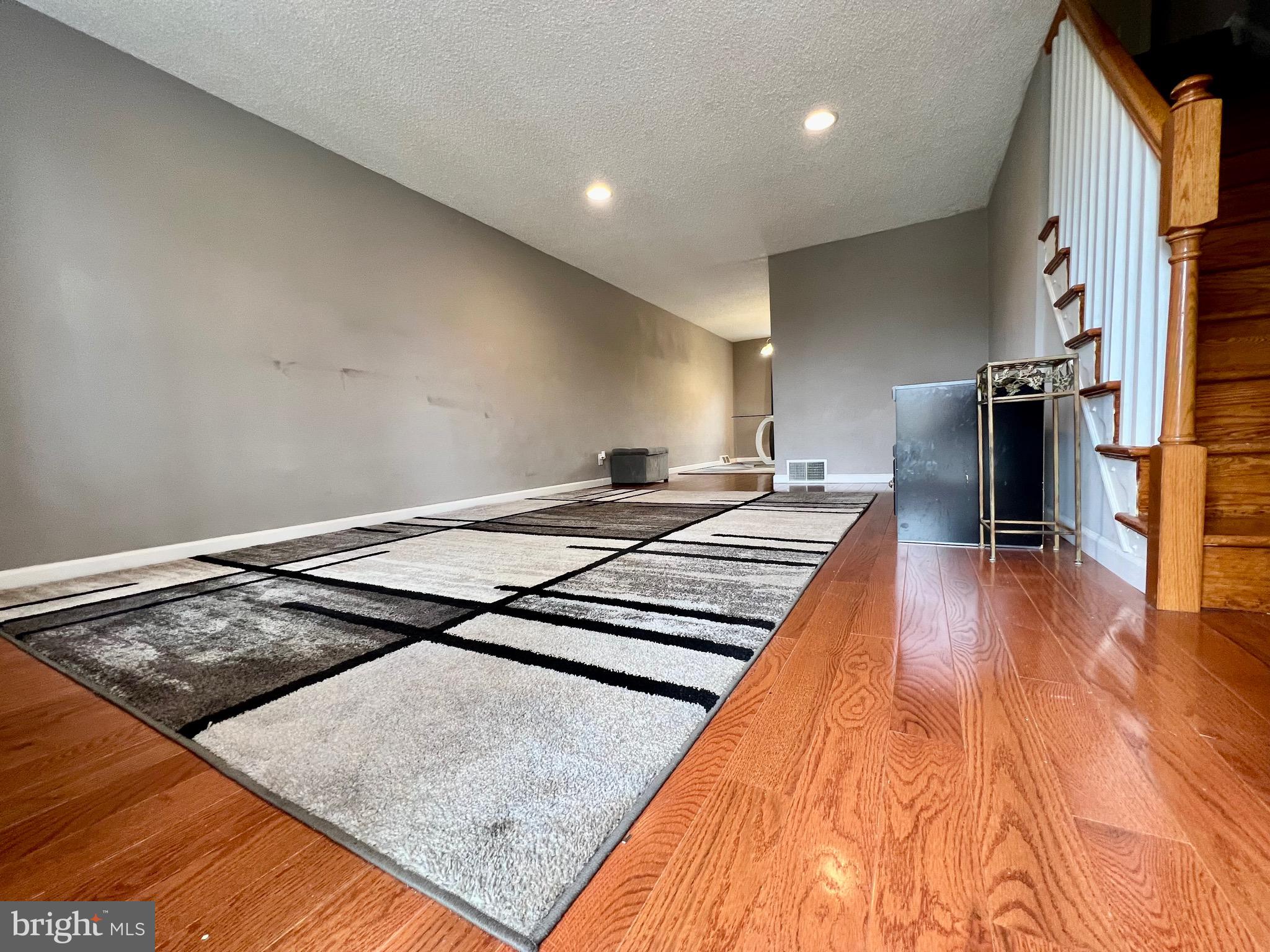 937 Grant Road Folcroft, PA 19032 - Photo 2 of 19