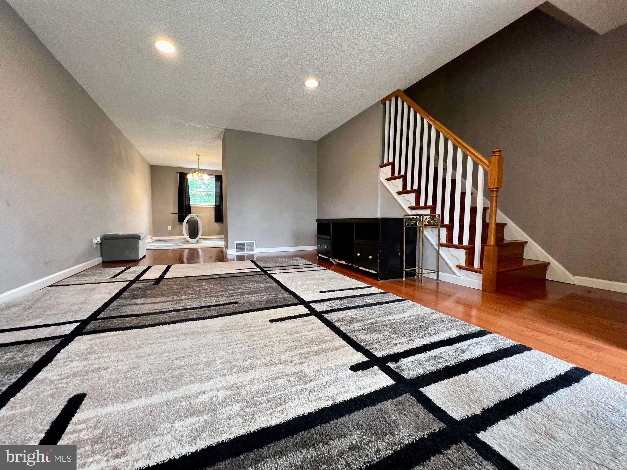 937 Grant Road Folcroft, PA 19032 - Photo 3 of 19