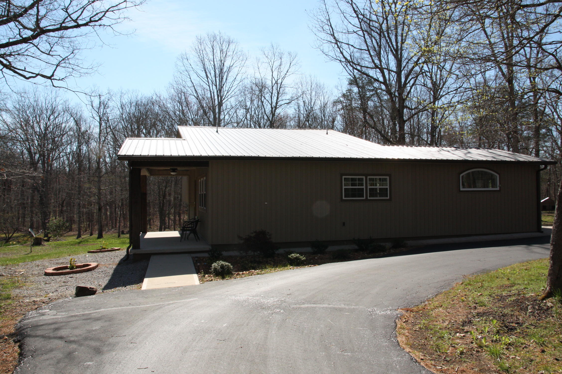 405 Milo Webb Road Crossville, TN 38572 - Photo 31 of 39 Right Side